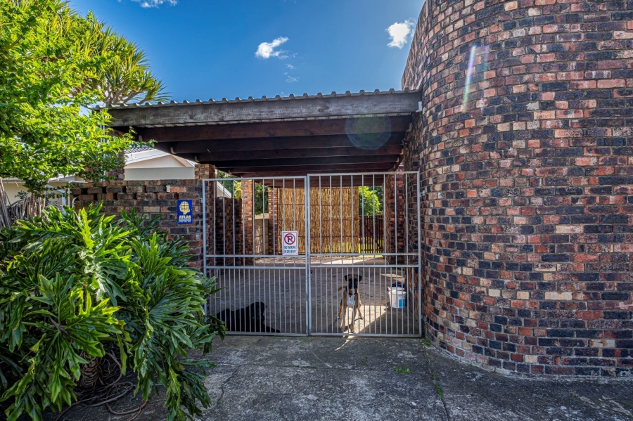 5 Bedroom Property for Sale in Summerstrand Eastern Cape